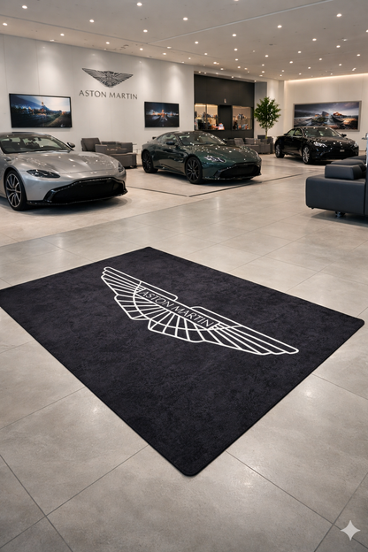 Aston Martin Garagen Teppich 150×220 cm  Luxus Auto Teppich für Garage, Wohnzimmer & Showroom