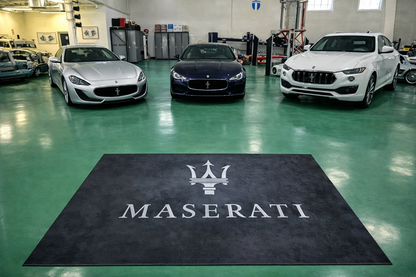 Maserati Garagen Teppich 150×220 cm  Luxus Auto Teppich für Garage, Wohnzimmer & Showroom