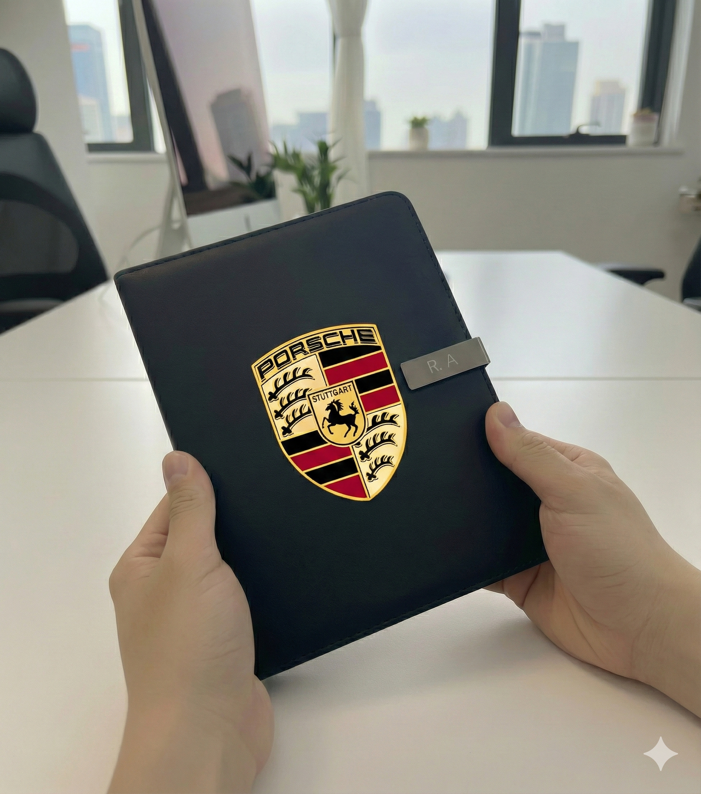 Exklusives Tagebuch Notizbuch mit Porsche Logo Personalisierbaren Initialen