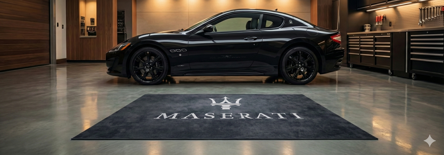 Maserati Garagen Teppich 150×220 cm  Luxus Auto Teppich für Garage, Wohnzimmer & Showroom
