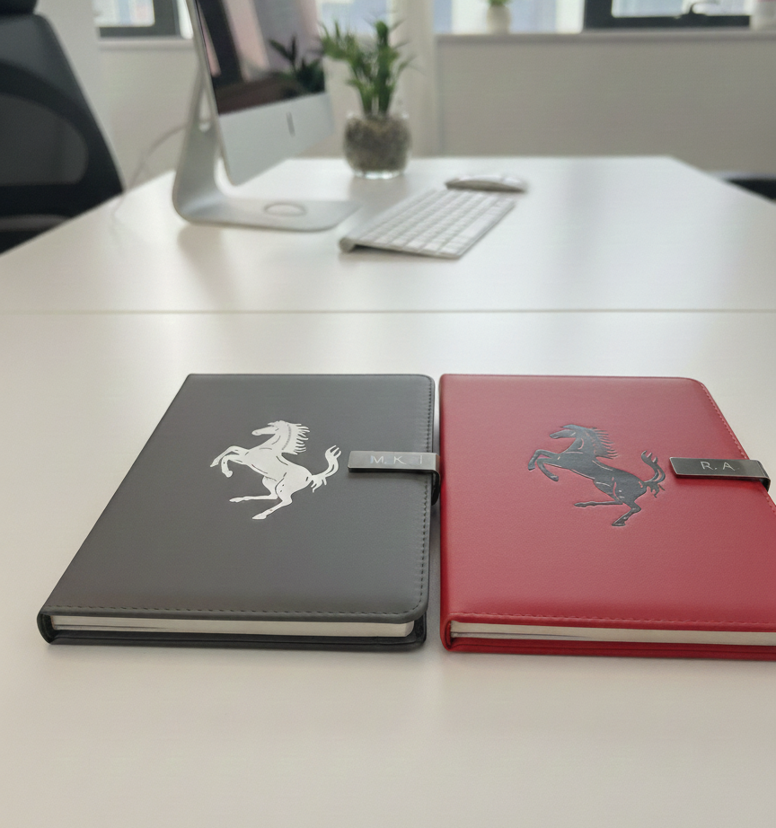 Exklusives Tagebuch Notizbuch mit Ferrari Logo Personalisierbaren Initialen