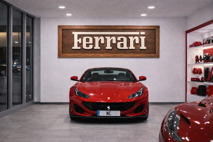 Handgeschnitzte Ferrari Wanddekoration aus Massivholz – Luxus Garage Wall Art (150 × 70 cm)